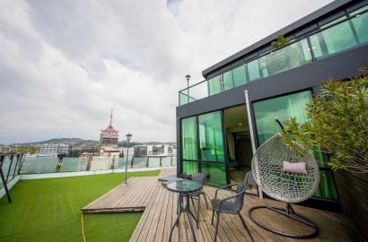 nearly repaired 8-room hotel for sale